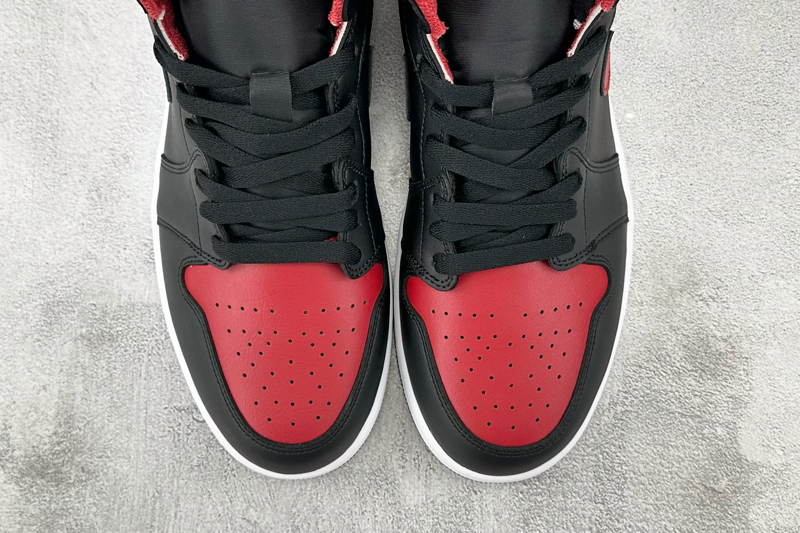 K版 
综合版 Jordan Air Jordan 1 黑红

货号：DQ8426-067
尺码：36 