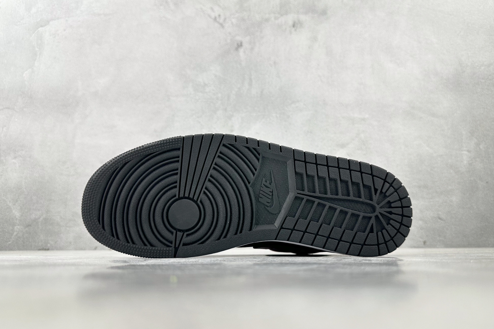 K版 
综合版 Jordan Air Jordan 1 黑红

货号：DQ8426-067
尺码：36 