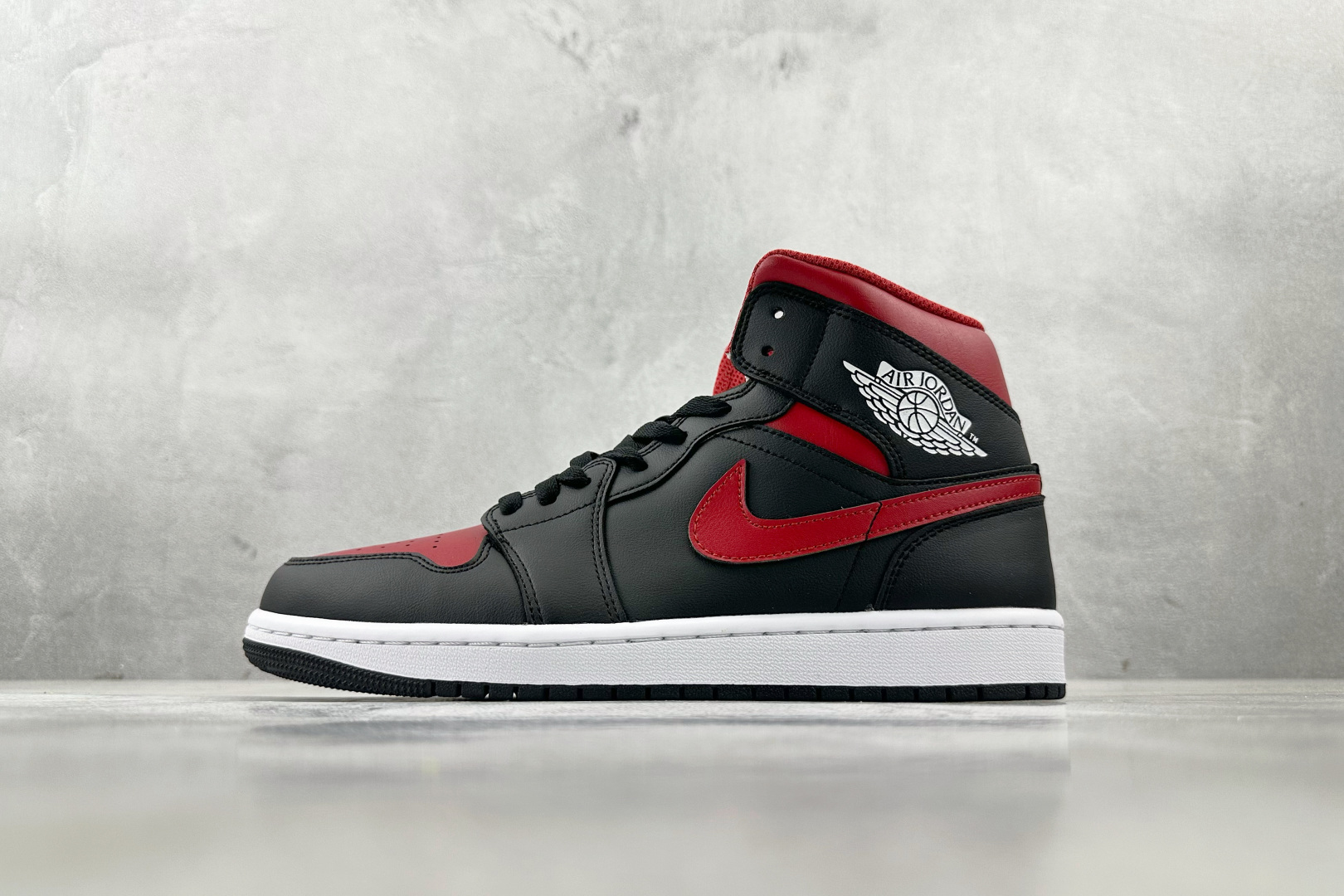 K版 
综合版 Jordan Air Jordan 1 黑红

货号：DQ8426-067
尺码：36 