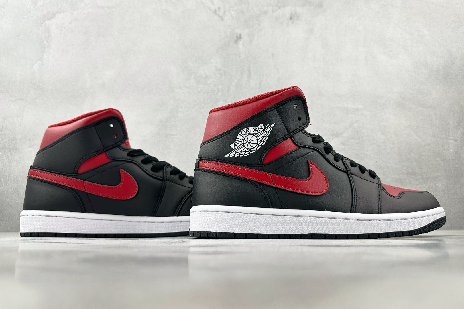 K版 
综合版 Jordan Air Jordan 1 黑红

货号：DQ8426-067
尺码：36 