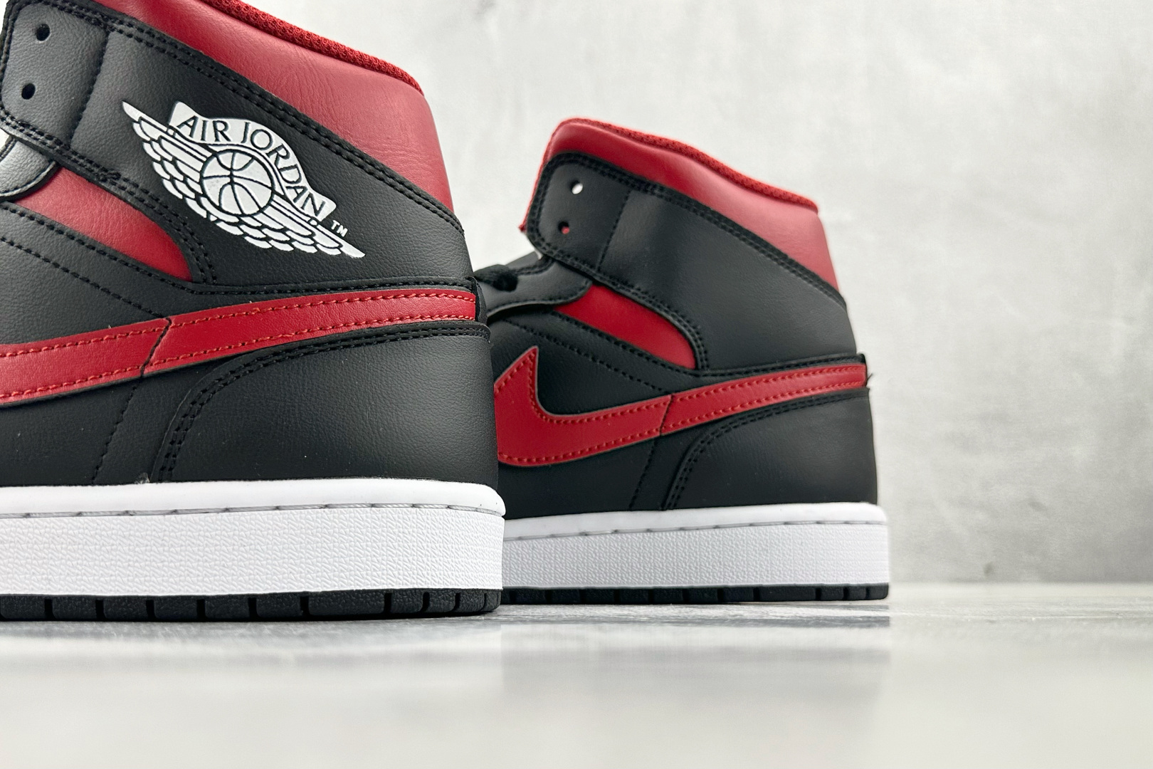 K版 
综合版 Jordan Air Jordan 1 黑红

货号：DQ8426-067
尺码：36 
