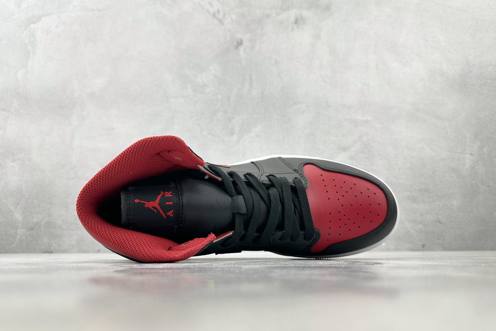 K版 
综合版 Jordan Air Jordan 1 黑红

货号：DQ8426-067
尺码：36 