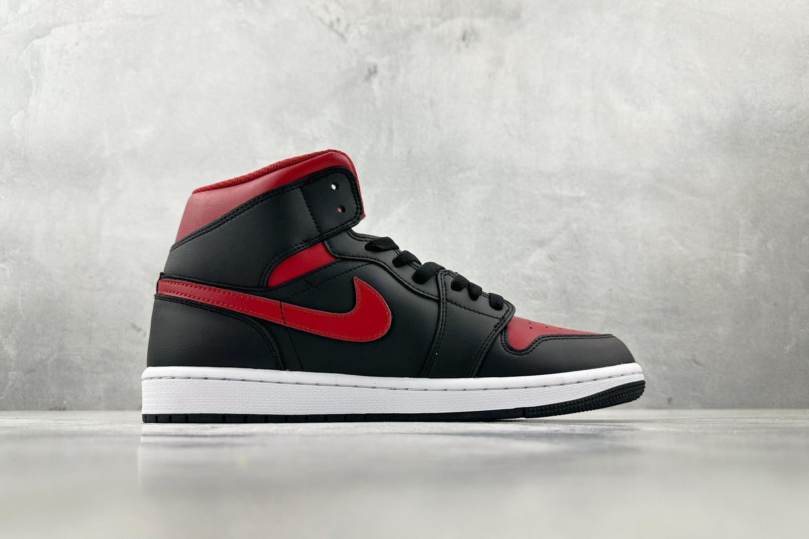 K版 
综合版 Jordan Air Jordan 1 黑红

货号：DQ8426-067
尺码：36 