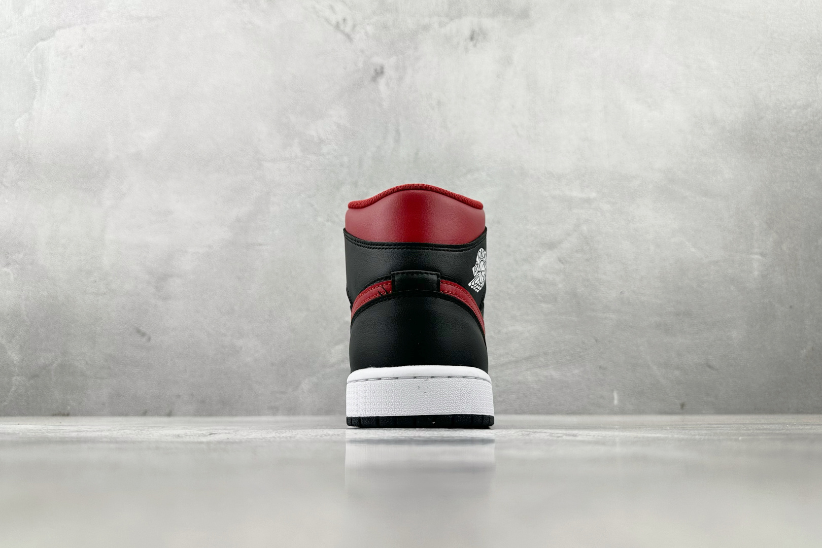 K版 
综合版 Jordan Air Jordan 1 黑红

货号：DQ8426-067
尺码：36 
