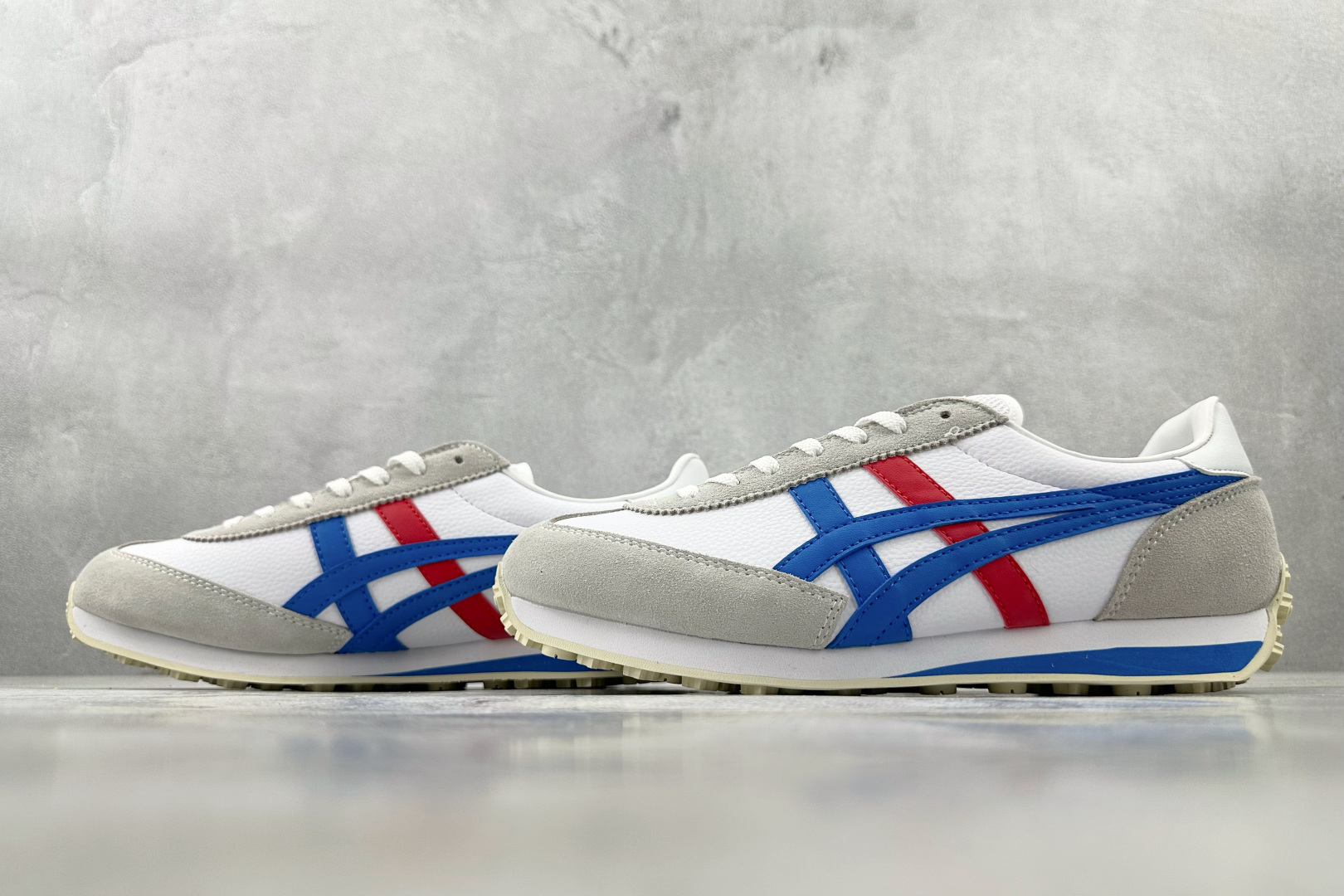 ZX 神版 
Onitsuka Tiger鬼塚虎 Edr 78 白蓝红色

货号：1183B411-10