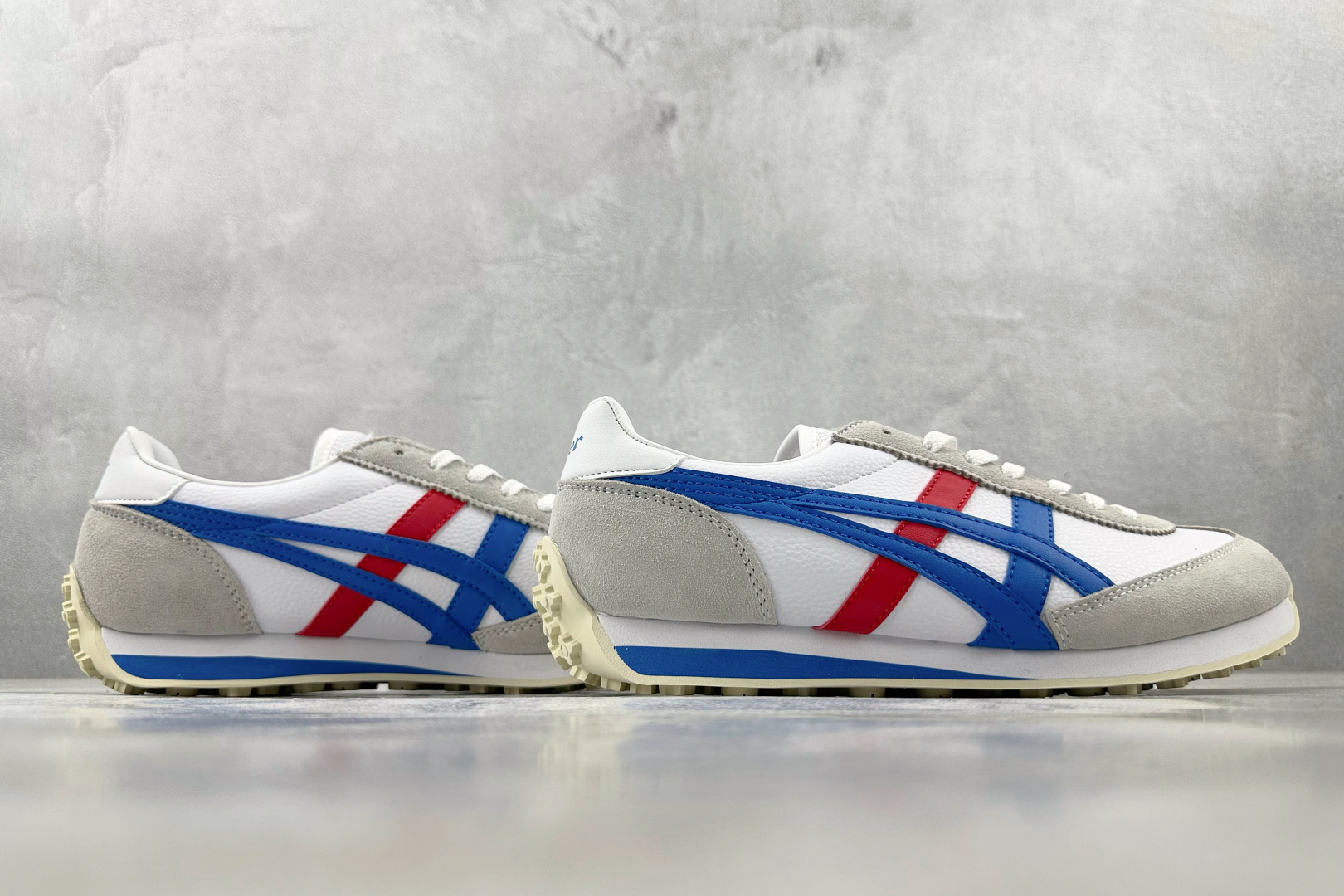 ZX 神版 
Onitsuka Tiger鬼塚虎 Edr 78 白蓝红色

货号：1183B411-10