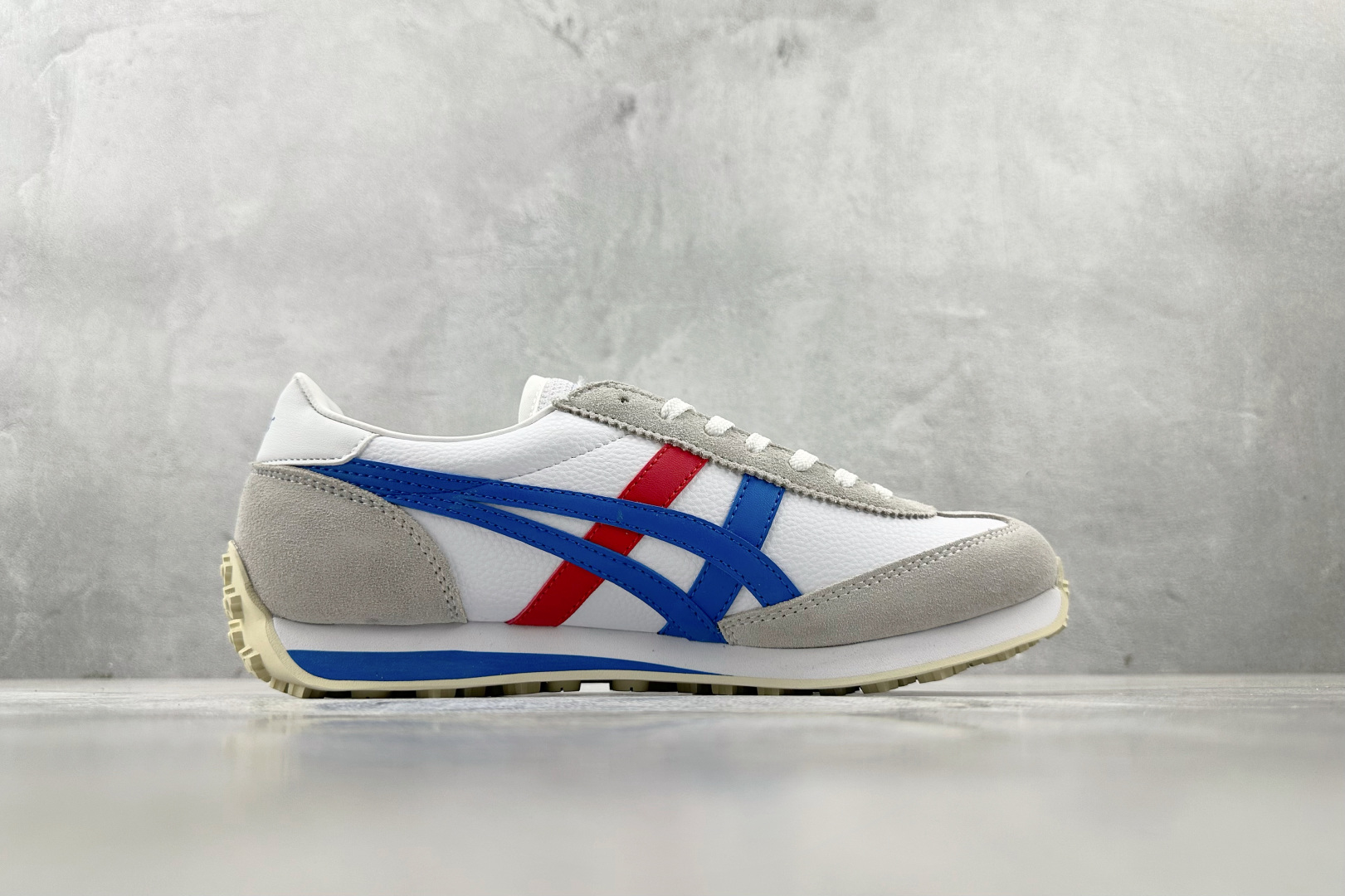 ZX 神版 
Onitsuka Tiger鬼塚虎 Edr 78 白蓝红色

货号：1183B411-10