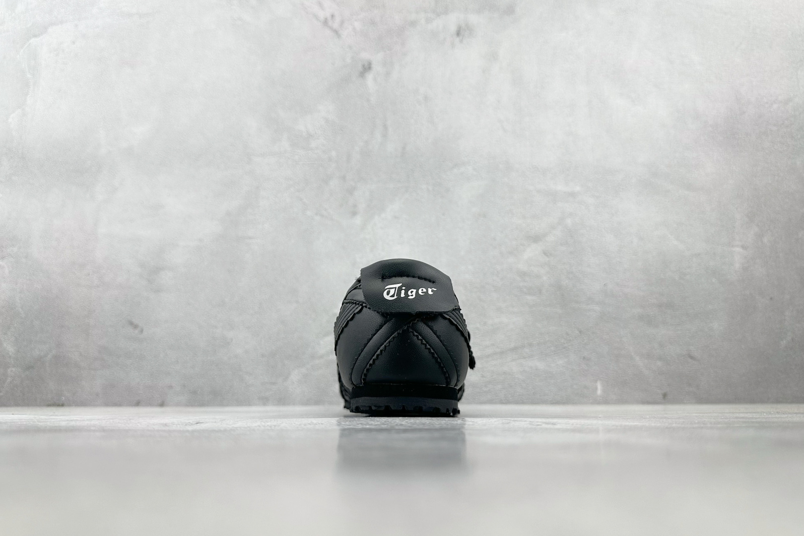 ZX 神版 
Onitsuka Tiger鬼塚虎 MEXICO 66 TGRS 黑色

货号：1182A