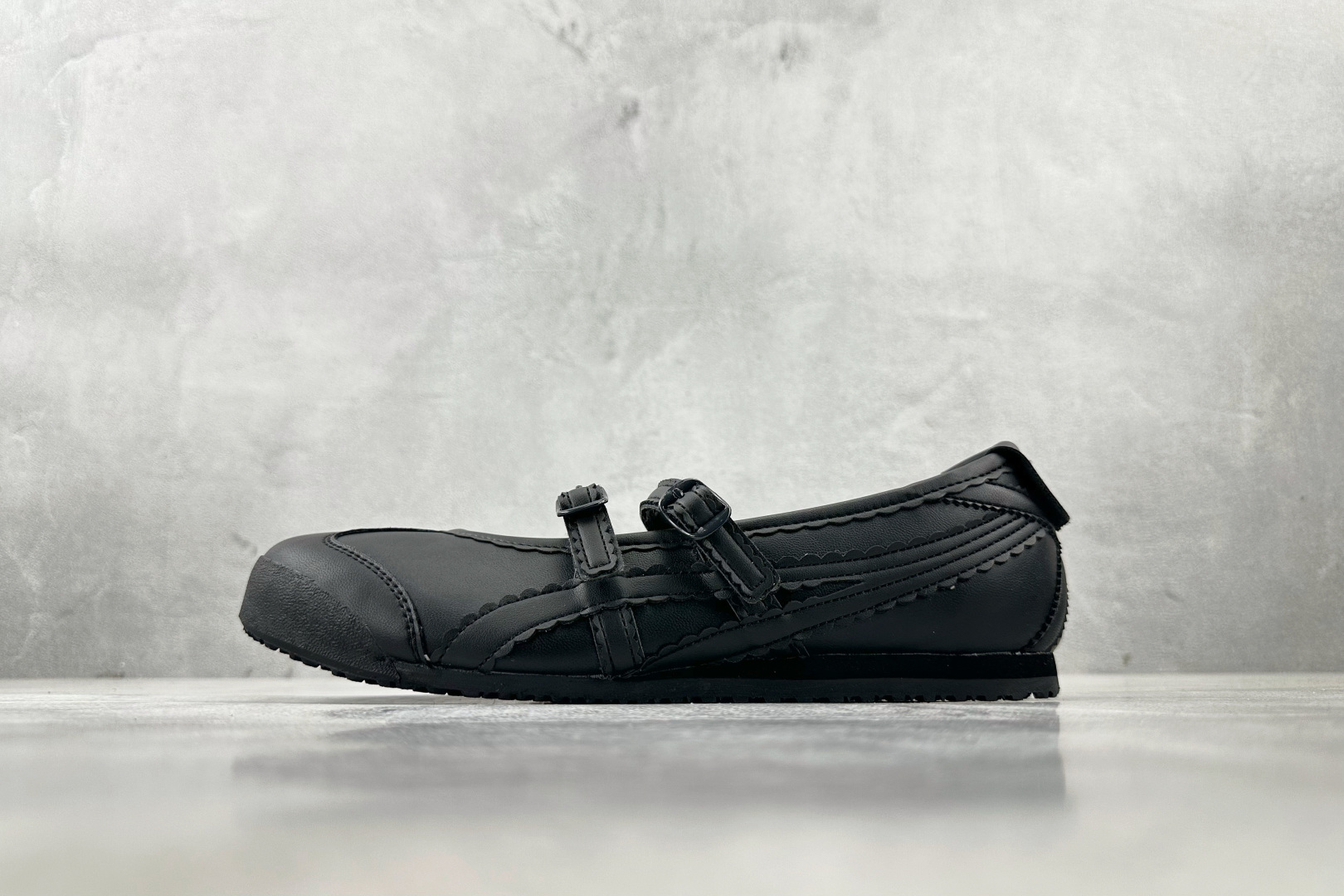 ZX 神版 
Onitsuka Tiger鬼塚虎 MEXICO 66 TGRS 黑色

货号：1182A