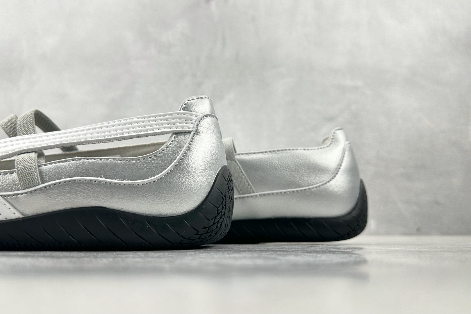 ZX 神版 
PUMA Speedcat Ballet 银白色

货号：-01
尺码：36 36.5 3