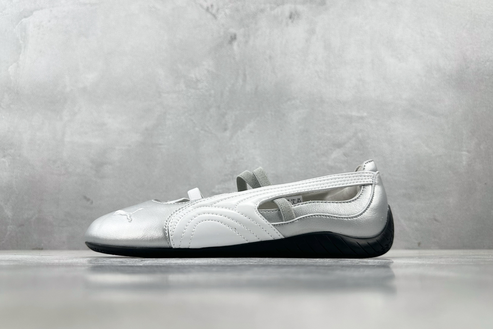 ZX 神版 
PUMA Speedcat Ballet 银白色

货号：-01
尺码：36 36.5 3
