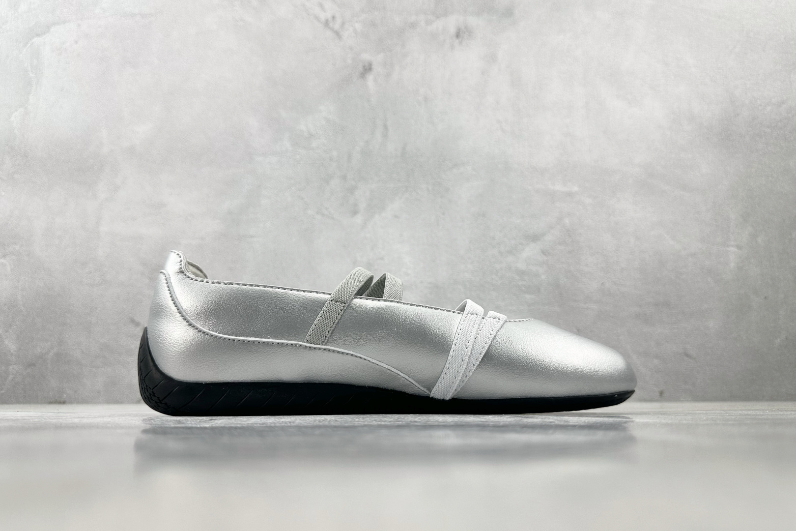 ZX 神版 
PUMA Speedcat Ballet 银白色

货号：-01
尺码：36 36.5 3
