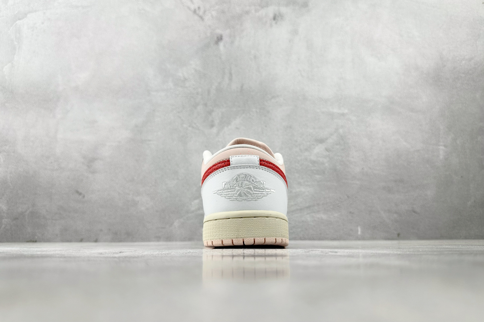 K版 
综合版 Jordan Air Jordan 1 Low Strawberry Milkshake