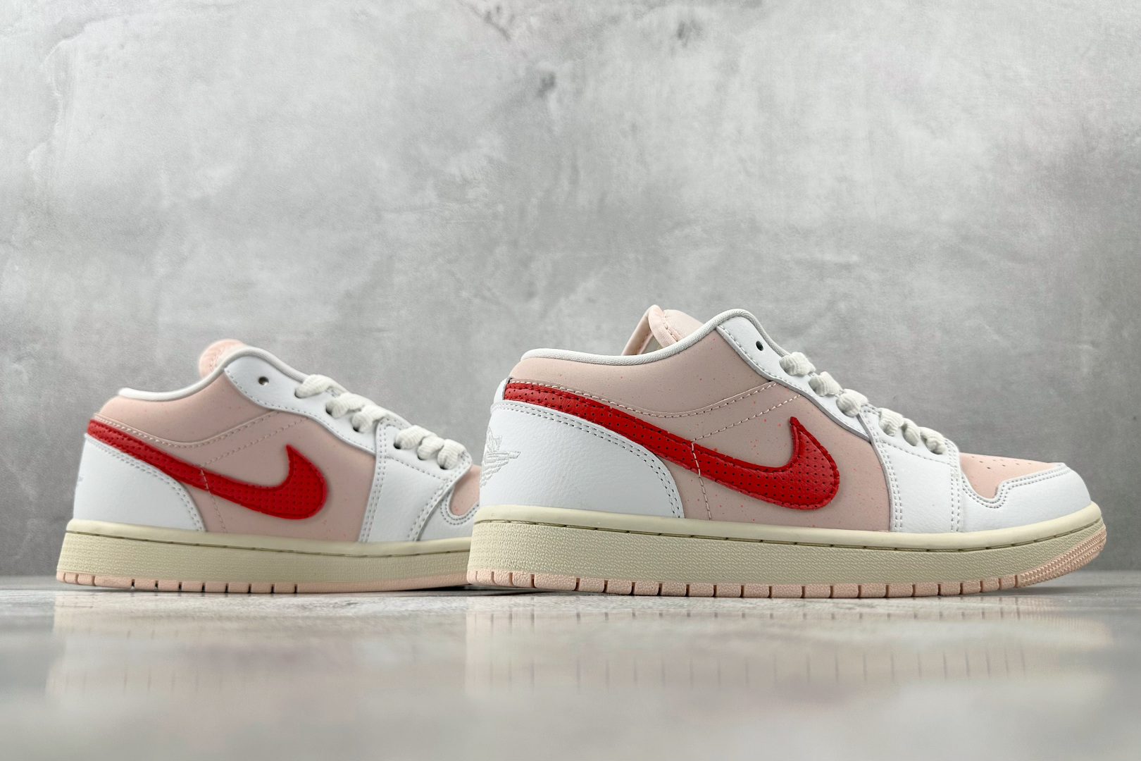 K版 
综合版 Jordan Air Jordan 1 Low Strawberry Milkshake