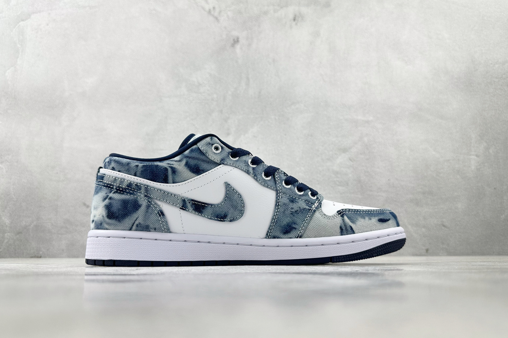 VT 
外贸批次  Jordan Air Jordan 1 low se washed denim 牛仔