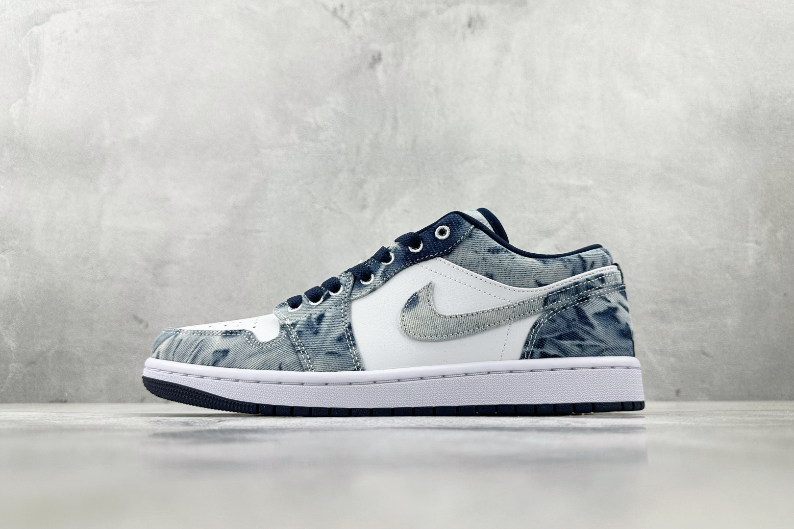 VT 
外贸批次  Jordan Air Jordan 1 low se washed denim 牛仔
