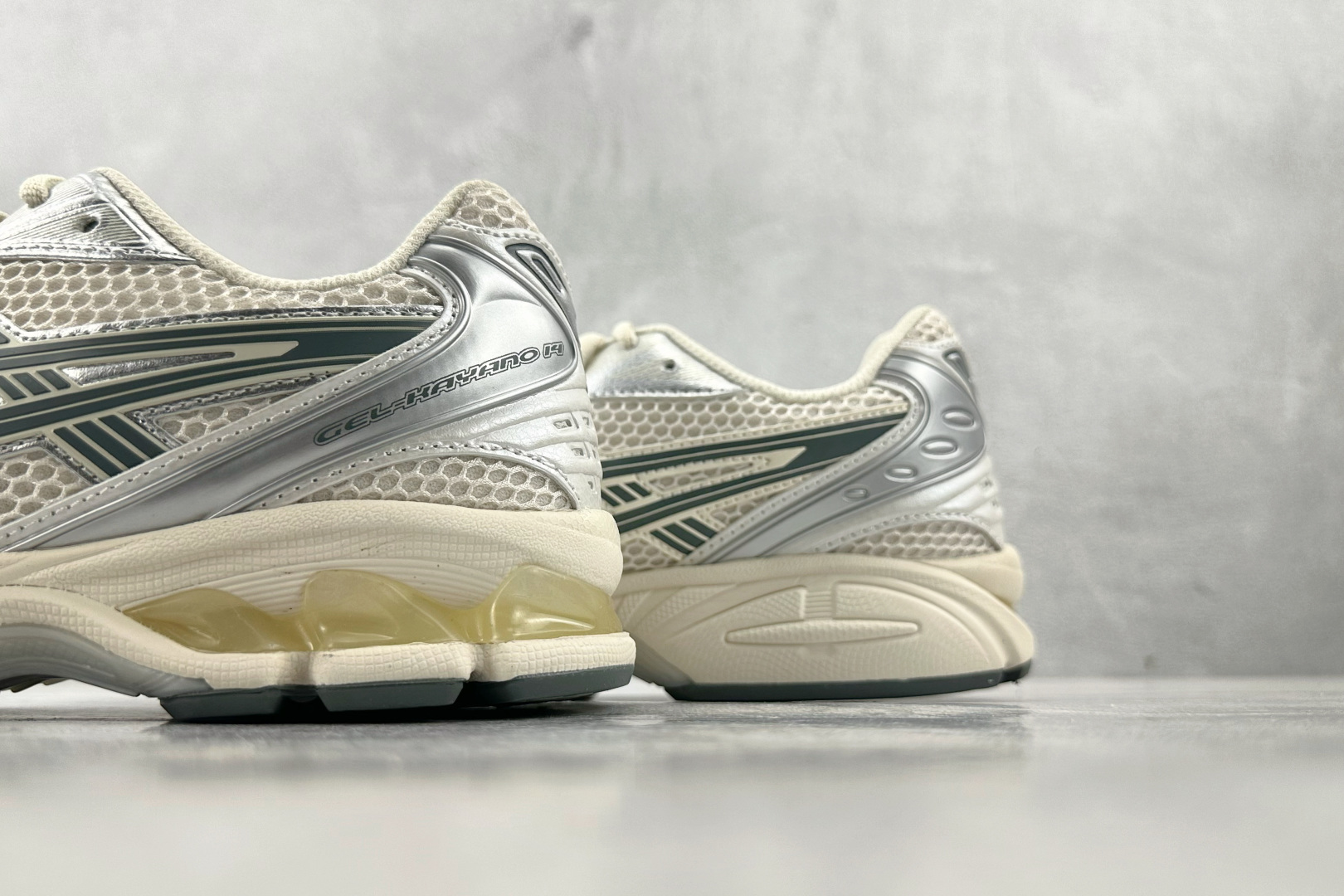 总裁 
公司级 顶级纯原 Asics Gel-Kayano 14 银白

货号：1201A019-200