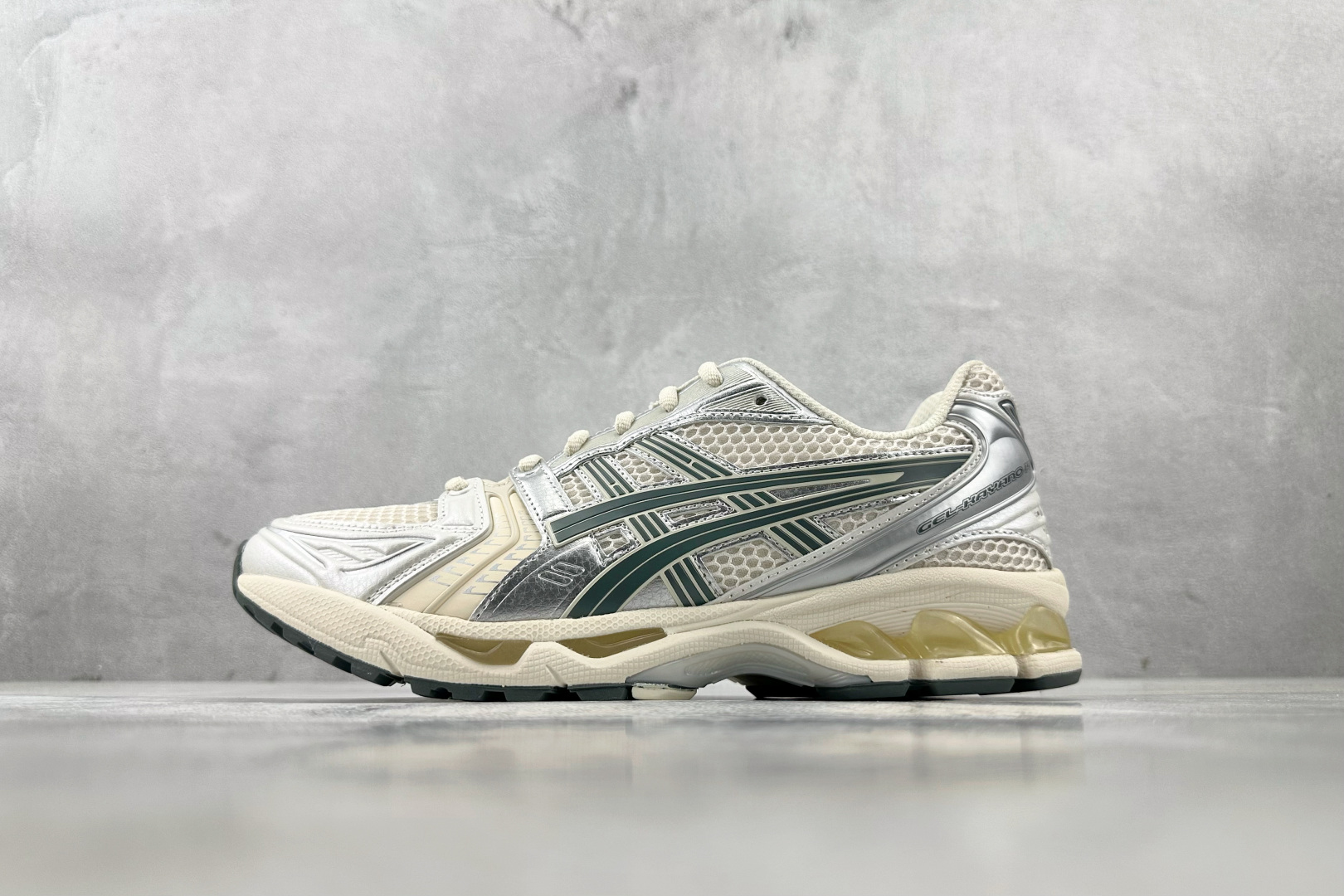 总裁 
公司级 顶级纯原 Asics Gel-Kayano 14 银白

货号：1201A019-200