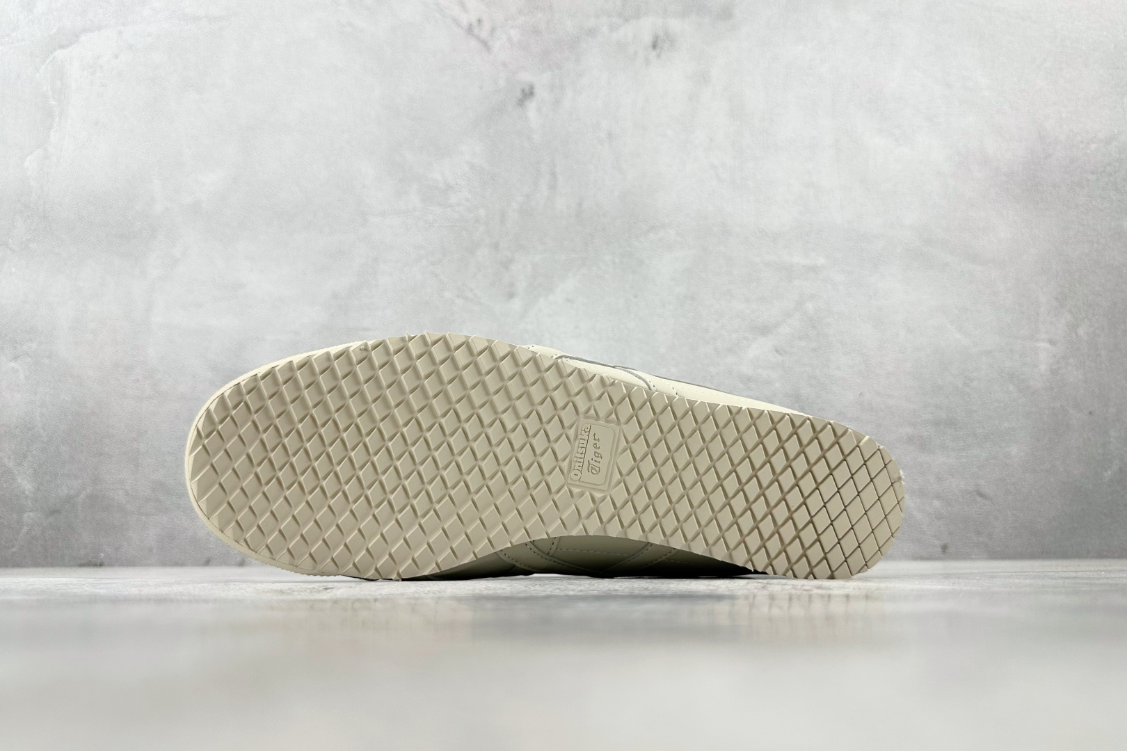 SC 
渠道特供 Onitsuka Tiger鬼塚虎 MEXICO 66 CACTFUL-S 米色

货
