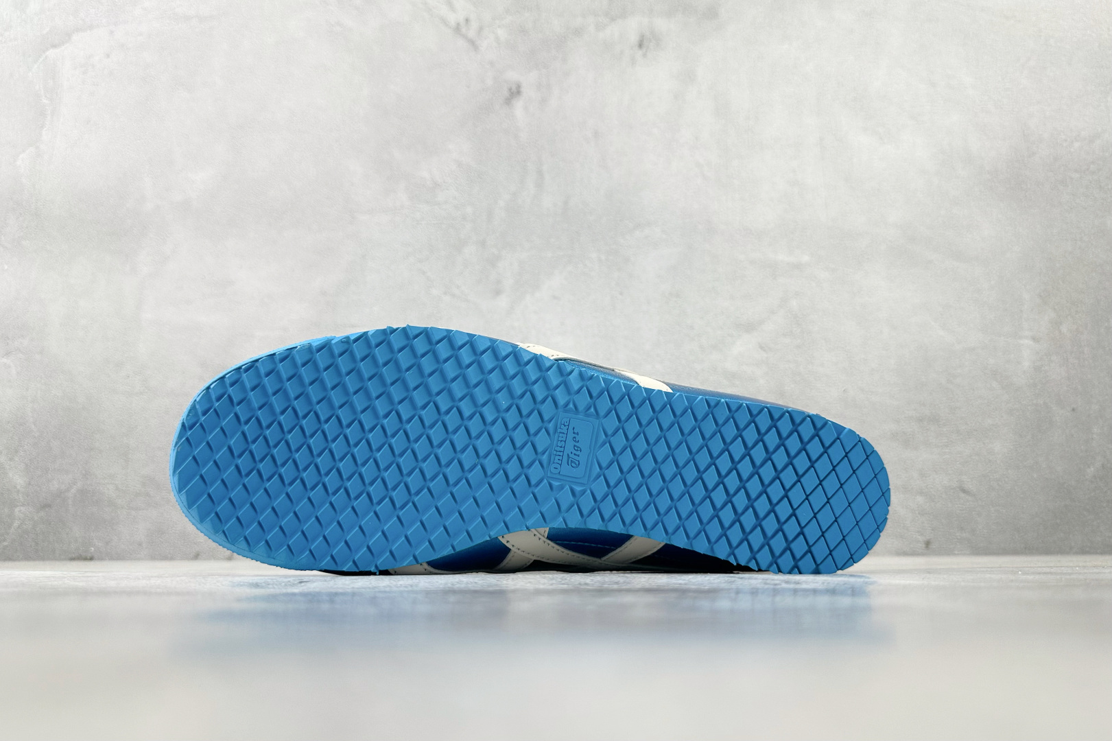 SC 
渠道特供 Onitsuka Tiger鬼塚虎 MEXICO 66 SD 蓝色

货号：1183C