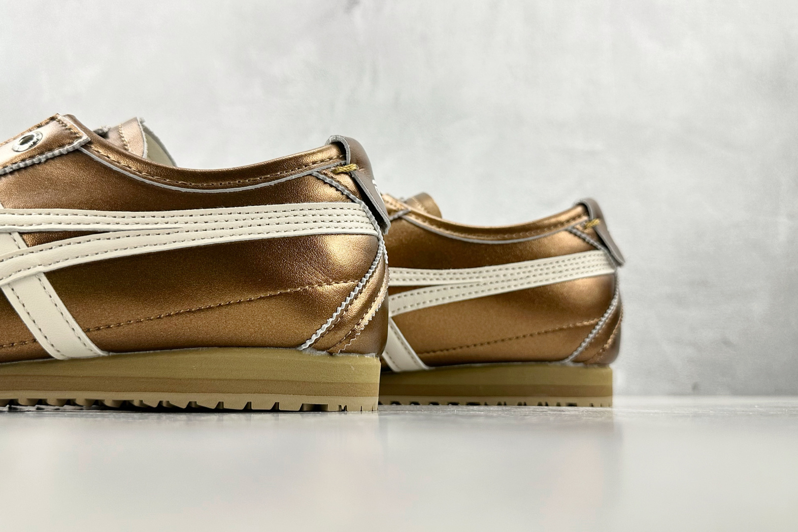 SC 
渠道特供 Onitsuka Tiger鬼塚虎 MEXICO 66 SD 金色

货号：1183C