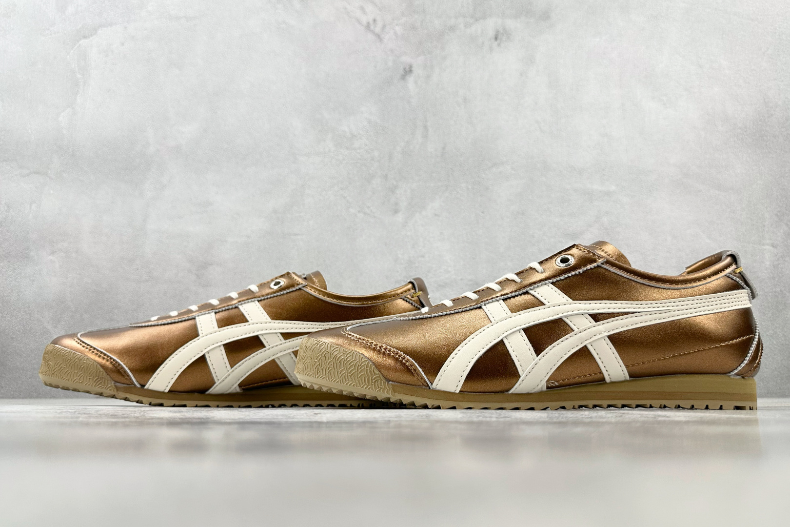 SC 
渠道特供 Onitsuka Tiger鬼塚虎 MEXICO 66 SD 金色

货号：1183C