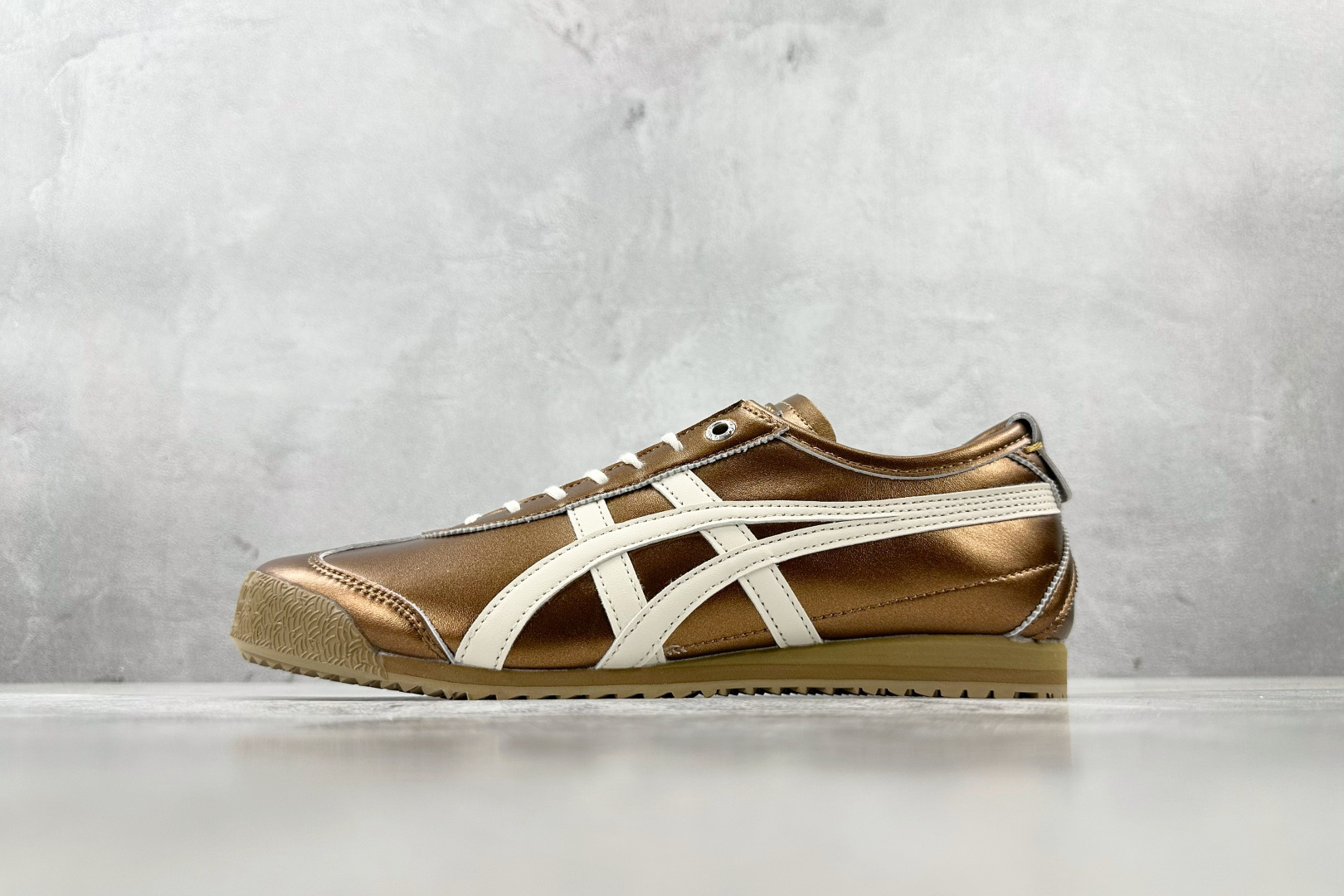 SC 
渠道特供 Onitsuka Tiger鬼塚虎 MEXICO 66 SD 金色

货号：1183C