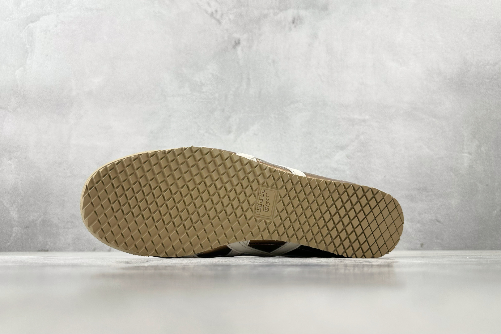 SC 
渠道特供 Onitsuka Tiger鬼塚虎 MEXICO 66 SD 金色

货号：1183C