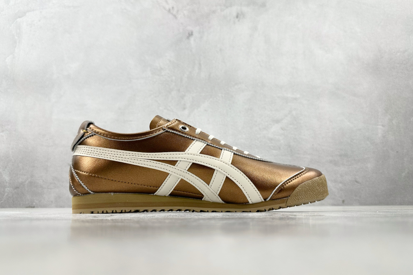 SC 
渠道特供 Onitsuka Tiger鬼塚虎 MEXICO 66 SD 金色

货号：1183C