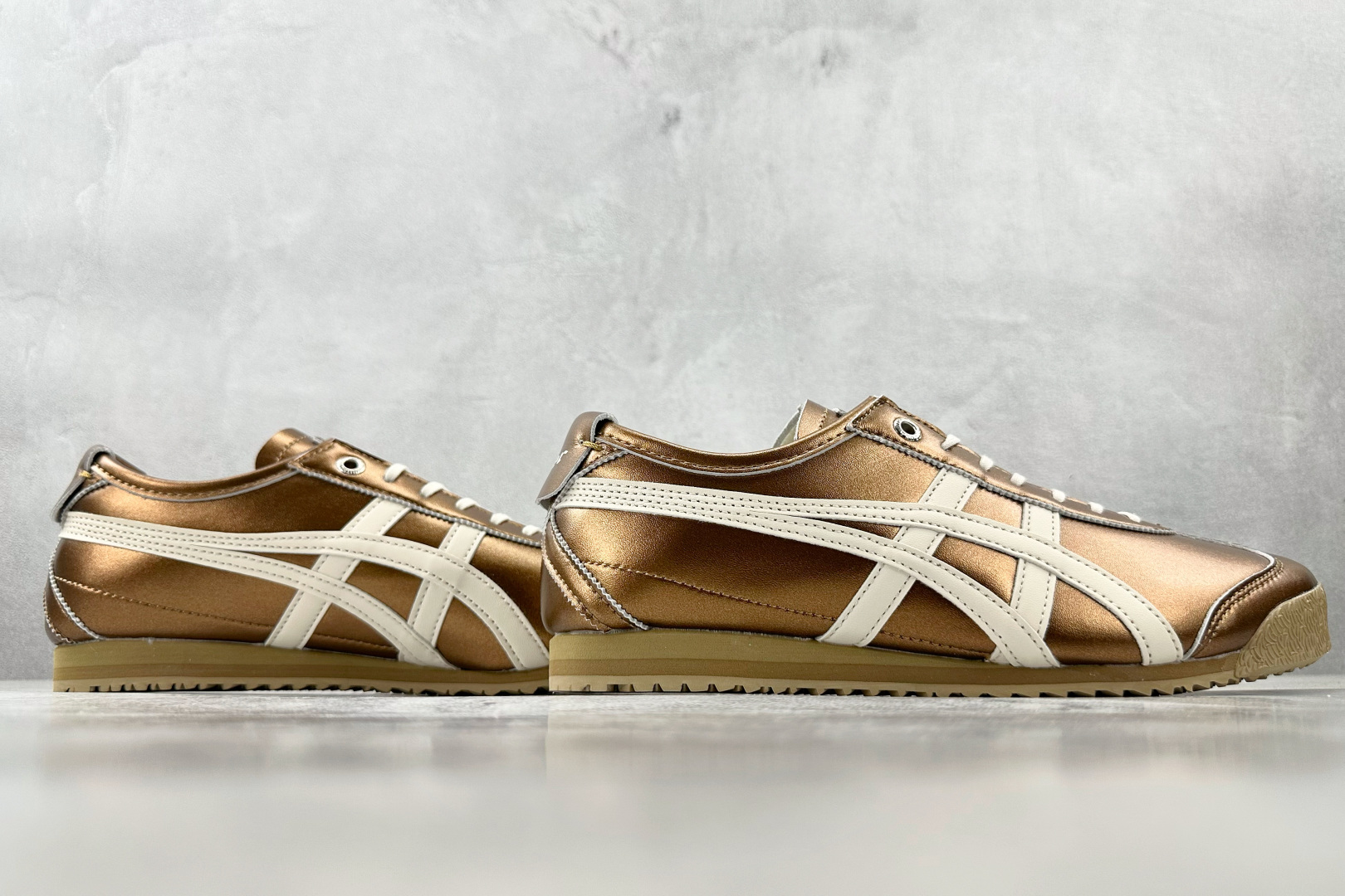 SC 
渠道特供 Onitsuka Tiger鬼塚虎 MEXICO 66 SD 金色

货号：1183C