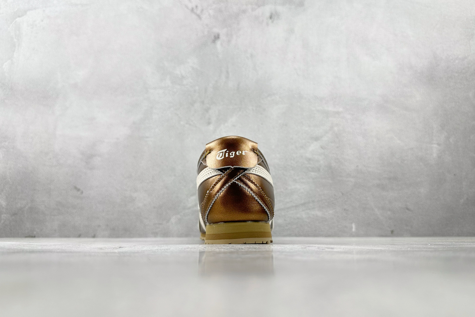 SC 
渠道特供 Onitsuka Tiger鬼塚虎 MEXICO 66 SD 金色

货号：1183C