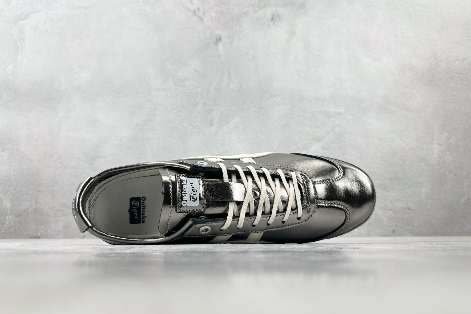 SC 
渠道特供 Onitsuka Tiger鬼塚虎 MEXICO 66 SD 黑色

货号：1183C