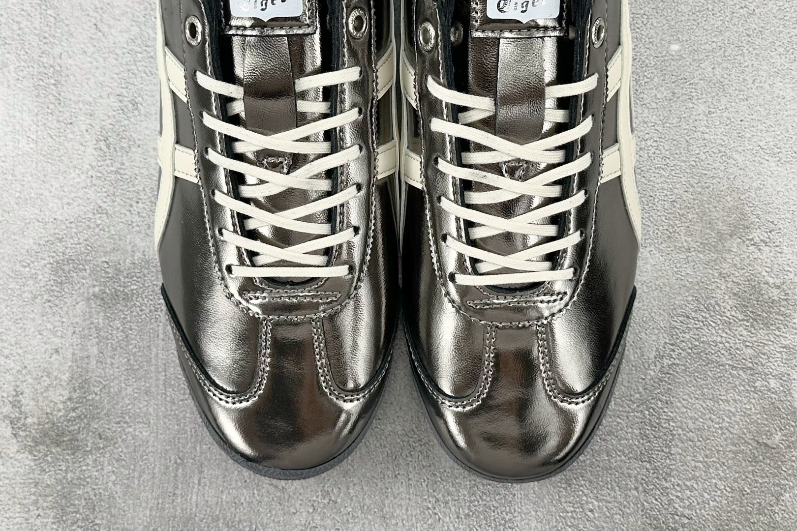 SC 
渠道特供 Onitsuka Tiger鬼塚虎 MEXICO 66 SD 黑色

货号：1183C