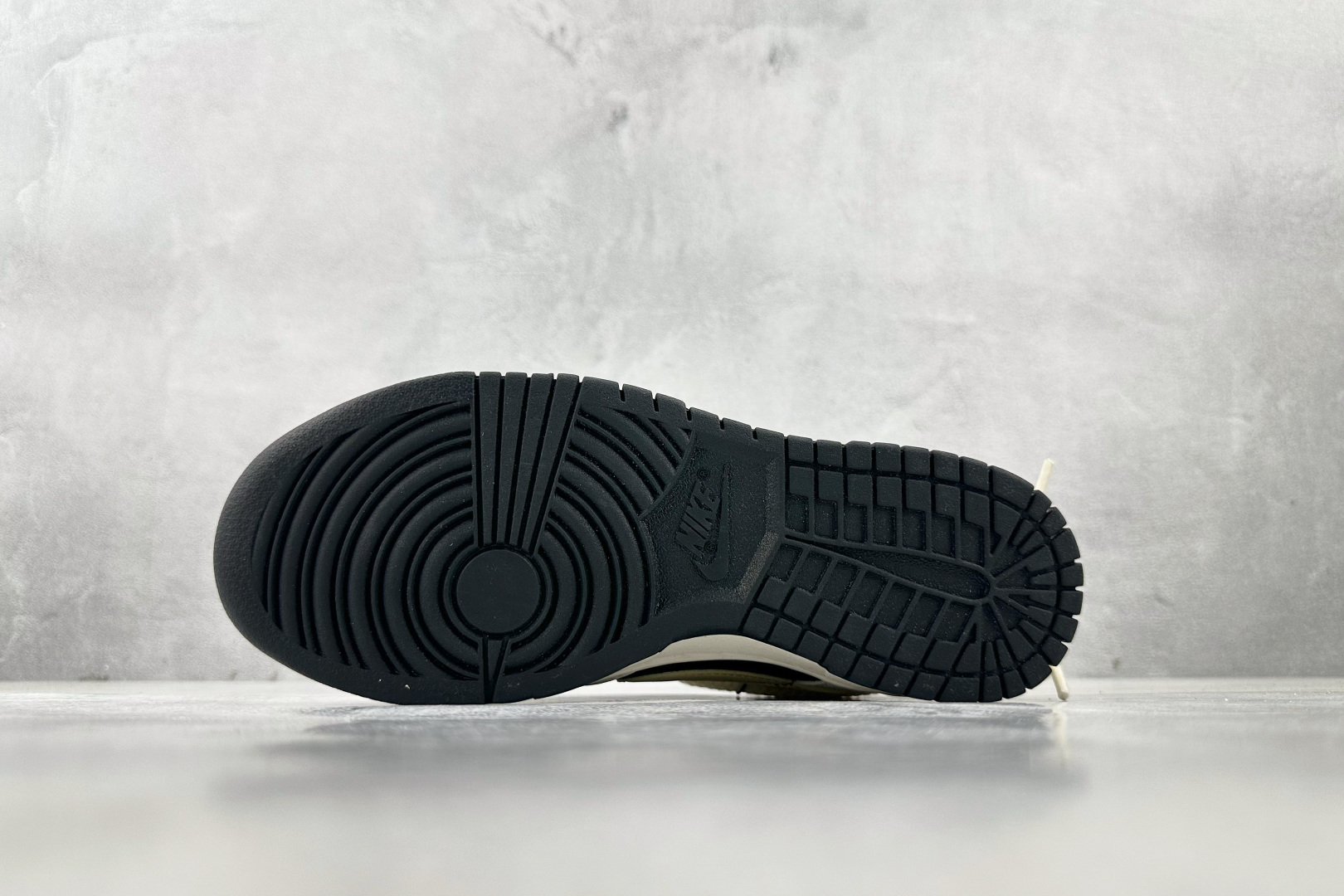 YC 
【定制球鞋】Nike Dunk 小熊猫奶酪 米黑

货号：DD1391-100
尺码：35.5 