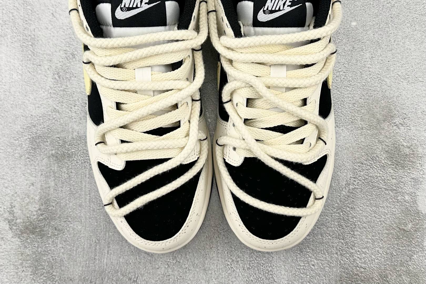 YC 
【定制球鞋】Nike Dunk 小熊猫奶酪 米黑

货号：DD1391-100
尺码：35.5 