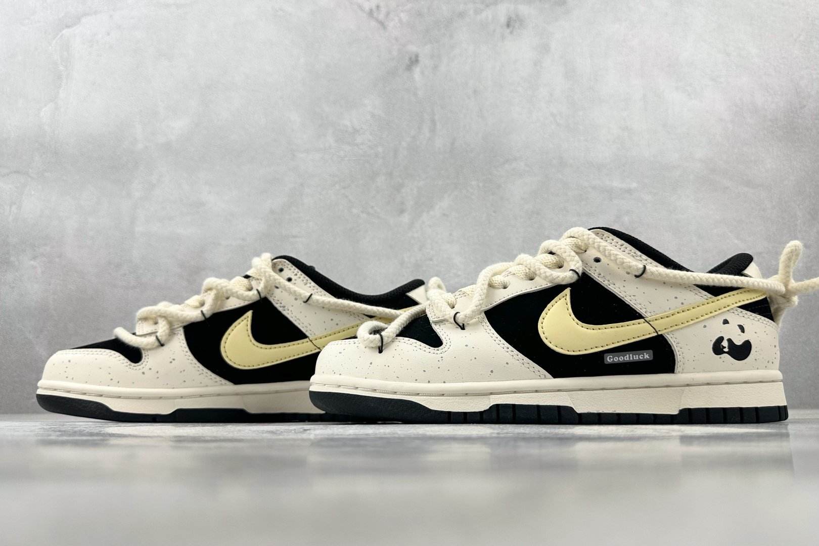 YC 
【定制球鞋】Nike Dunk 小熊猫奶酪 米黑

货号：DD1391-100
尺码：35.5 