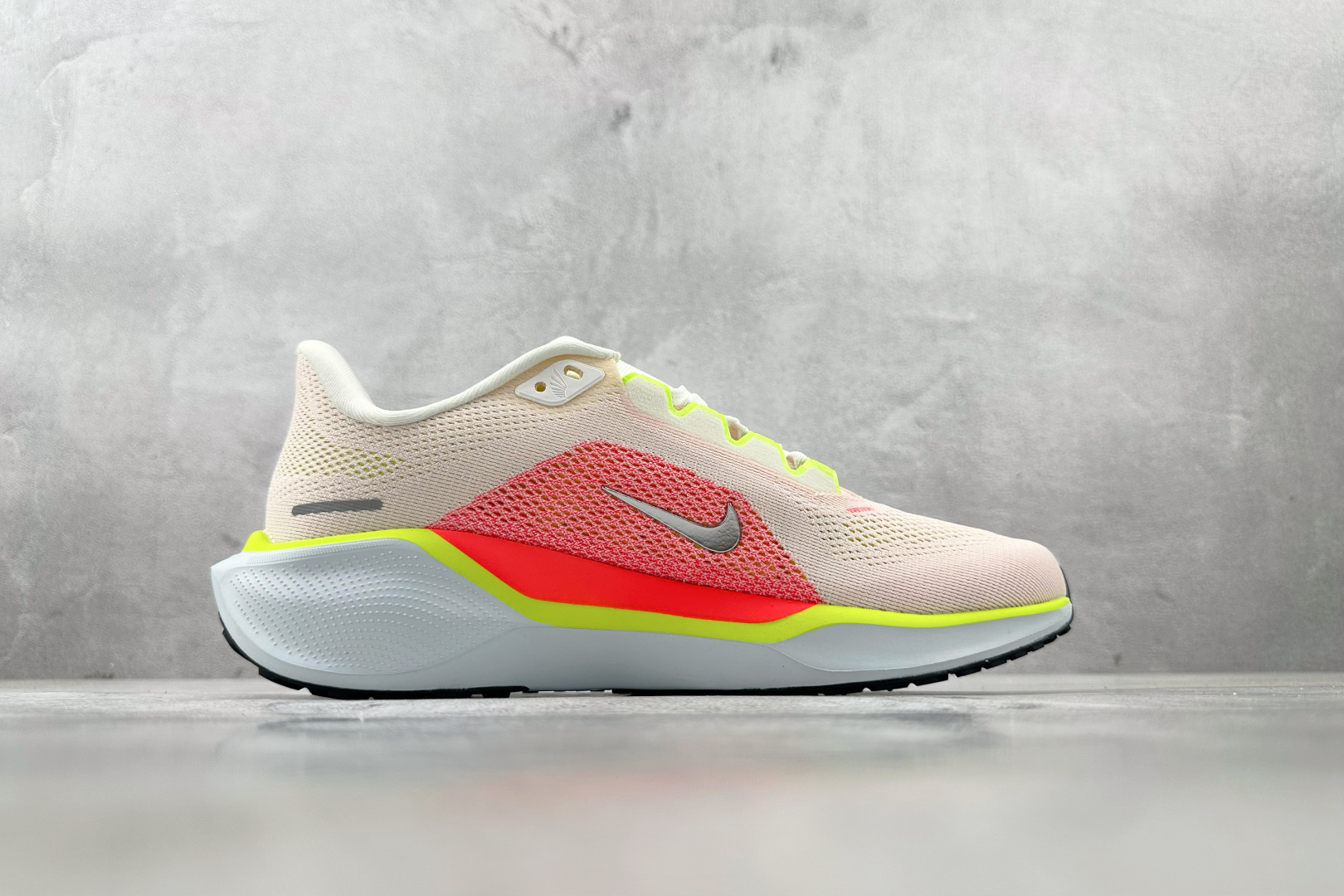 N版 
东南亚订单  Nike Pegasus 41 米粉色

货号：FD2722-100
尺码：40 