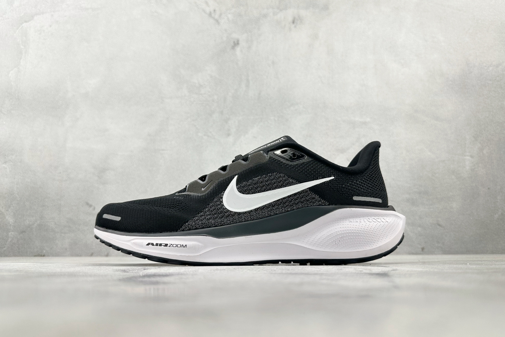 N版 
东南亚订单  Nike Pegasus 41 黑色

货号：FD2723-002
尺码：40 4