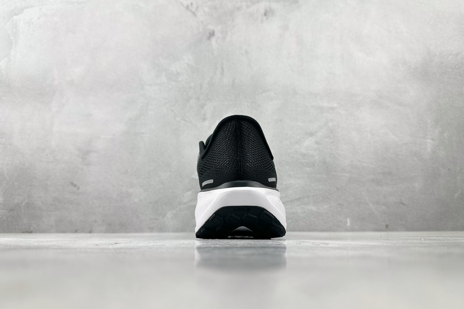 N版 
东南亚订单  Nike Pegasus 41 黑色

货号：FD2723-002
尺码：40 4