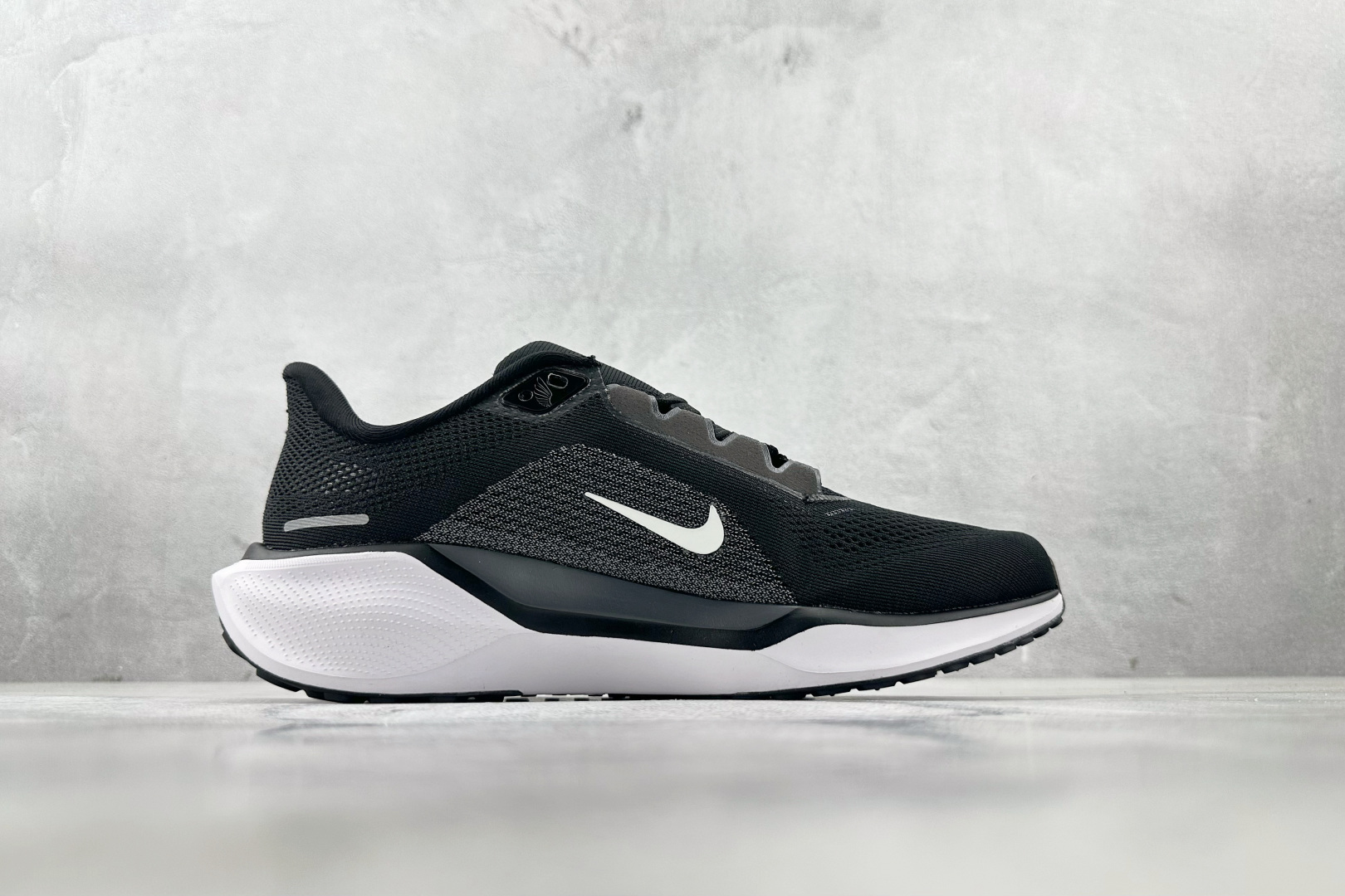 N版 
东南亚订单  Nike Pegasus 41 黑色

货号：FD2723-002
尺码：40 4