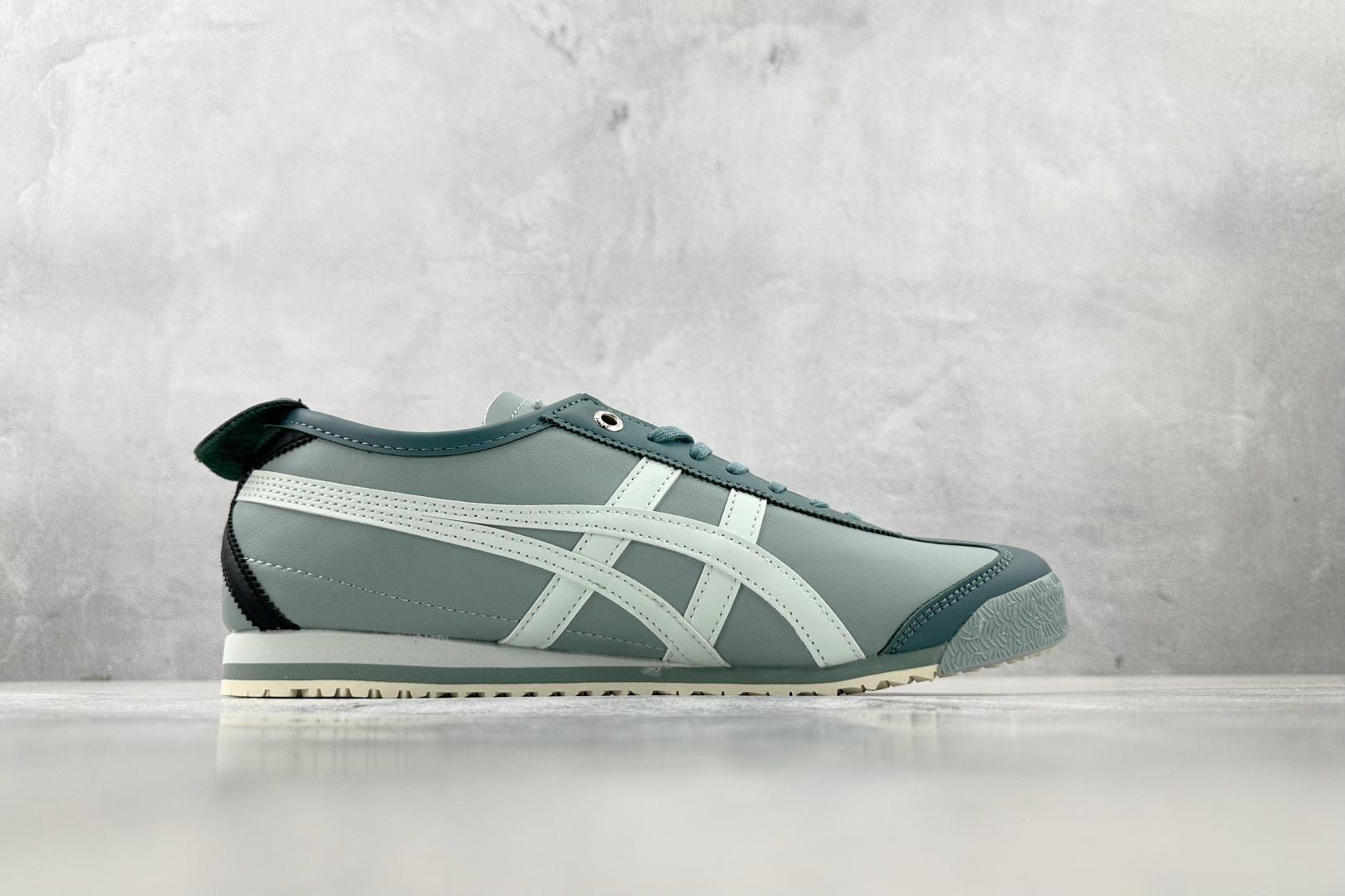 SC 
渠道特供 Onitsuka Tiger鬼塚虎 MEXICO 66 SD 蓝绿色

货号：1183