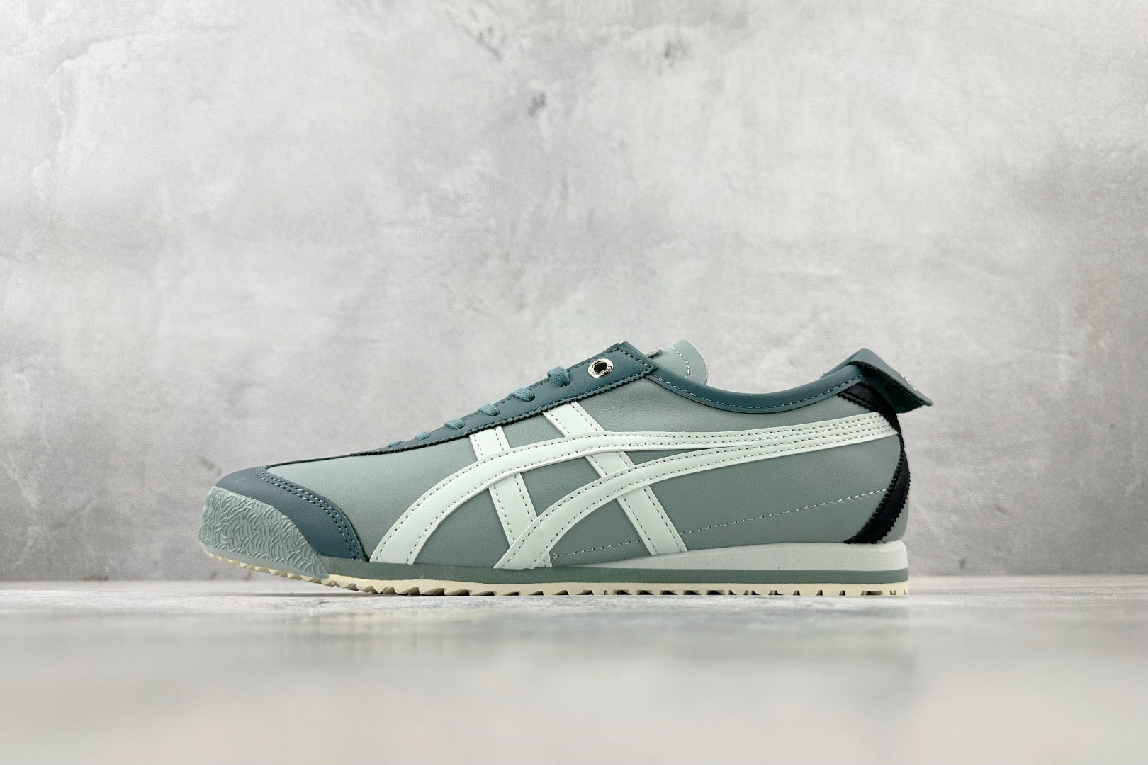SC 
渠道特供 Onitsuka Tiger鬼塚虎 MEXICO 66 SD 蓝绿色

货号：1183