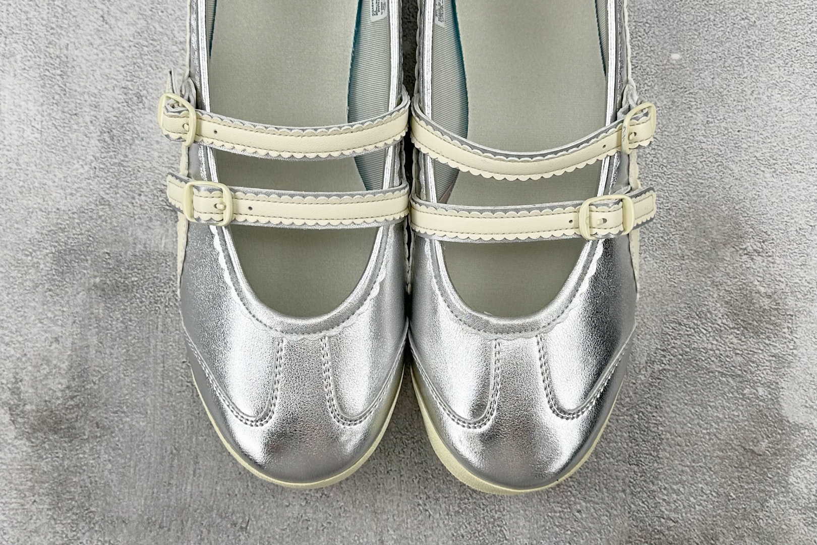 ZX 神版 
Onitsuka Tiger鬼塚虎 MEXICO 66 TGRS 银色

货号：1182A