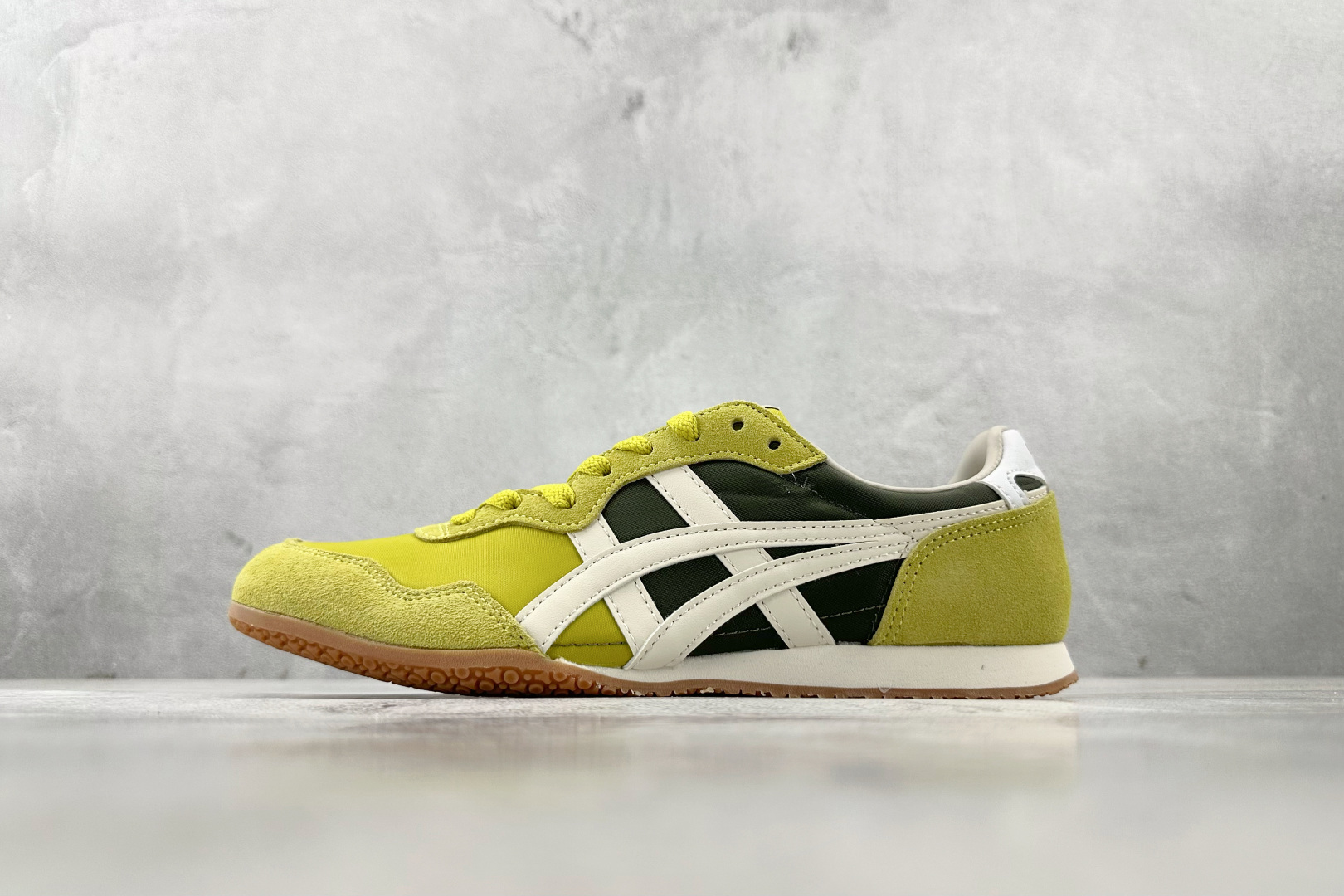 SC 
渠道特供 Onitsuka Tiger鬼塚虎 SERRANO 绿色

货号：1183B400-3