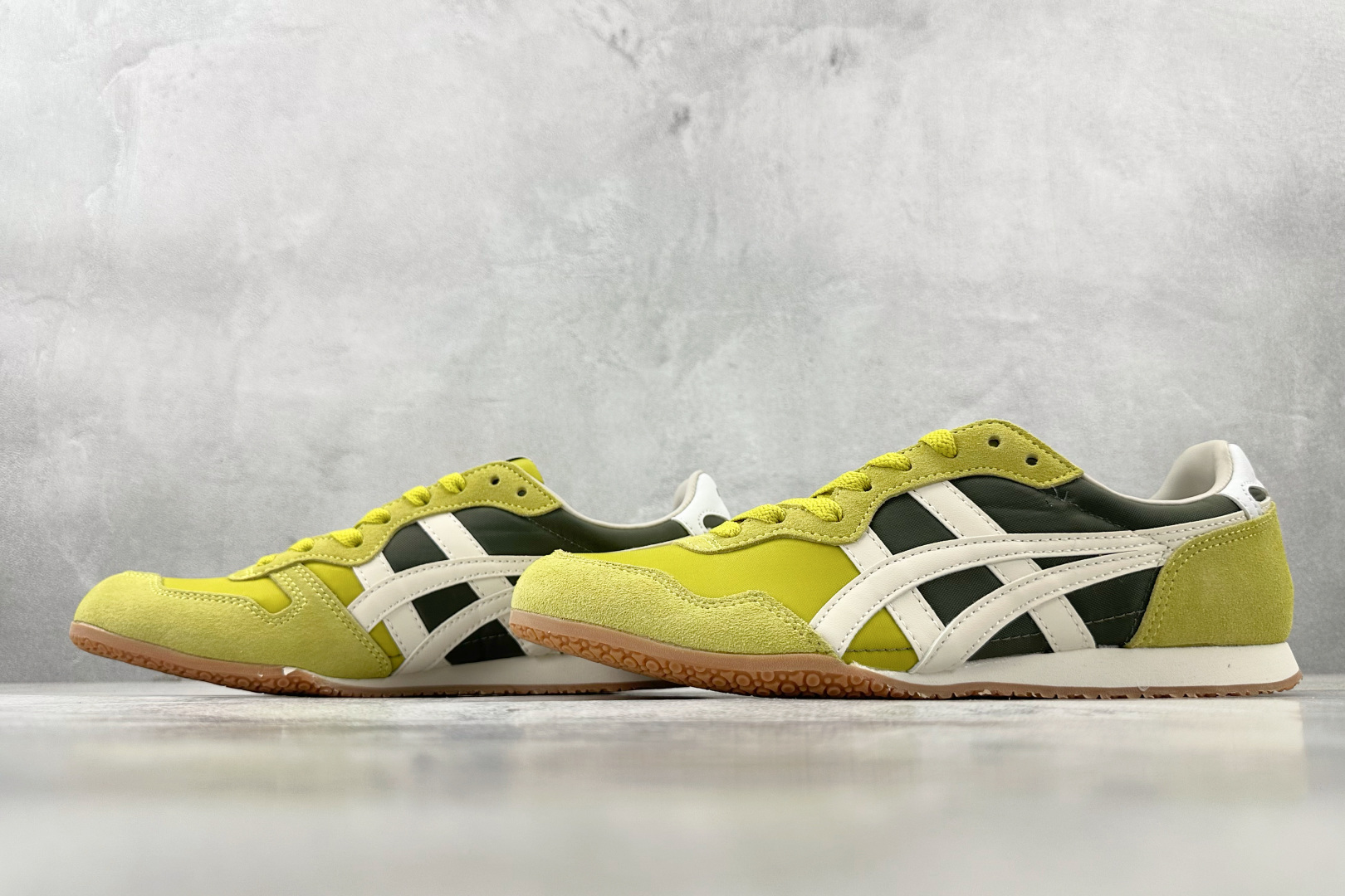SC 
渠道特供 Onitsuka Tiger鬼塚虎 SERRANO 绿色

货号：1183B400-3