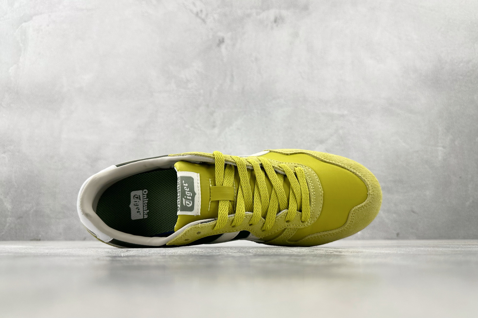 SC 
渠道特供 Onitsuka Tiger鬼塚虎 SERRANO 绿色

货号：1183B400-3