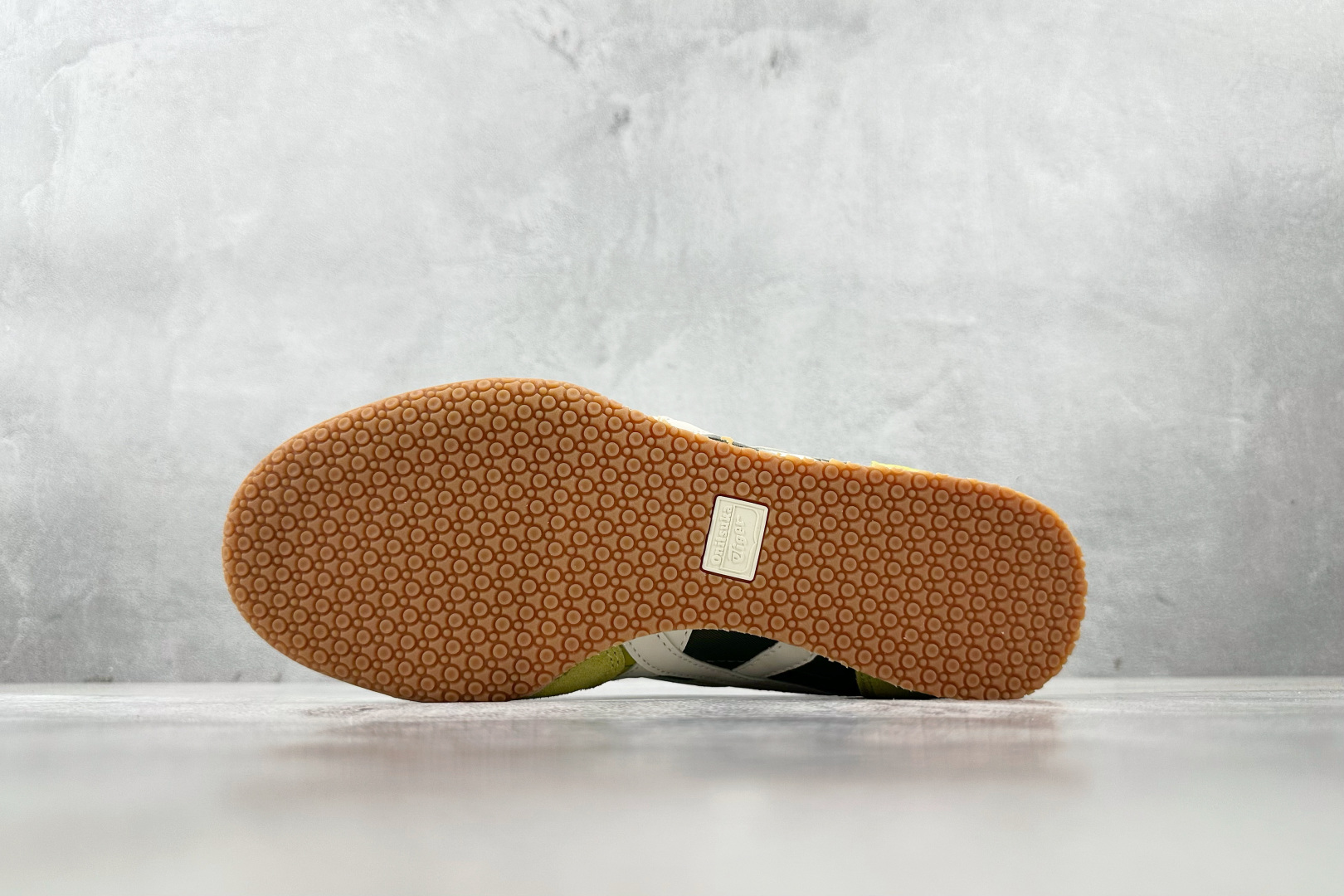 SC 
渠道特供 Onitsuka Tiger鬼塚虎 SERRANO 绿色

货号：1183B400-3