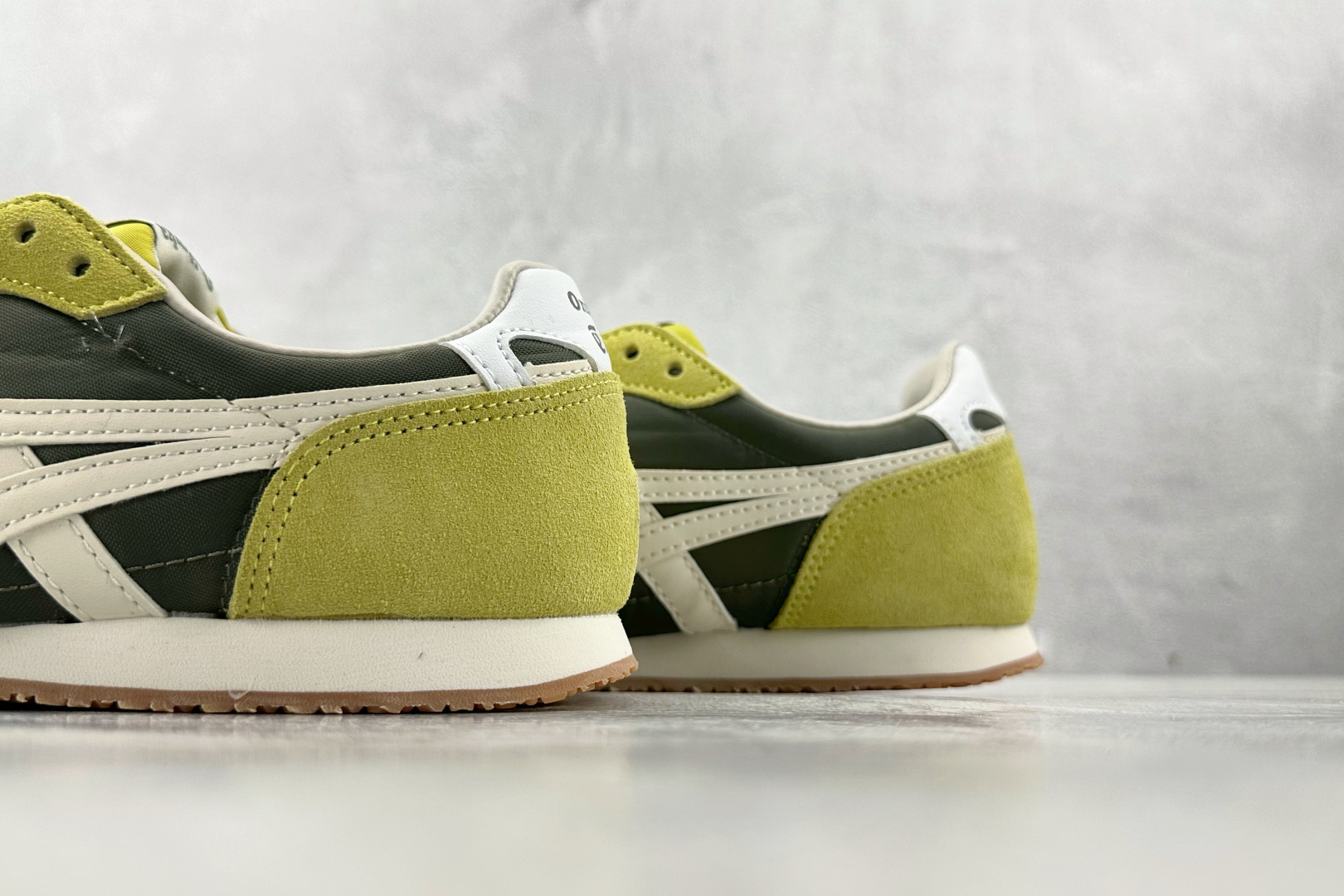 SC 
渠道特供 Onitsuka Tiger鬼塚虎 SERRANO 绿色

货号：1183B400-3