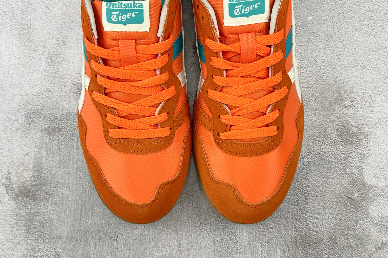SC 
渠道特供 Onitsuka Tiger鬼塚虎 SERRANO 橙色

货号：1183B400-6