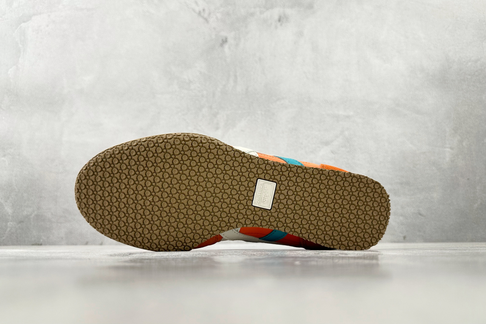 SC 
渠道特供 Onitsuka Tiger鬼塚虎 SERRANO 橙色

货号：1183B400-6